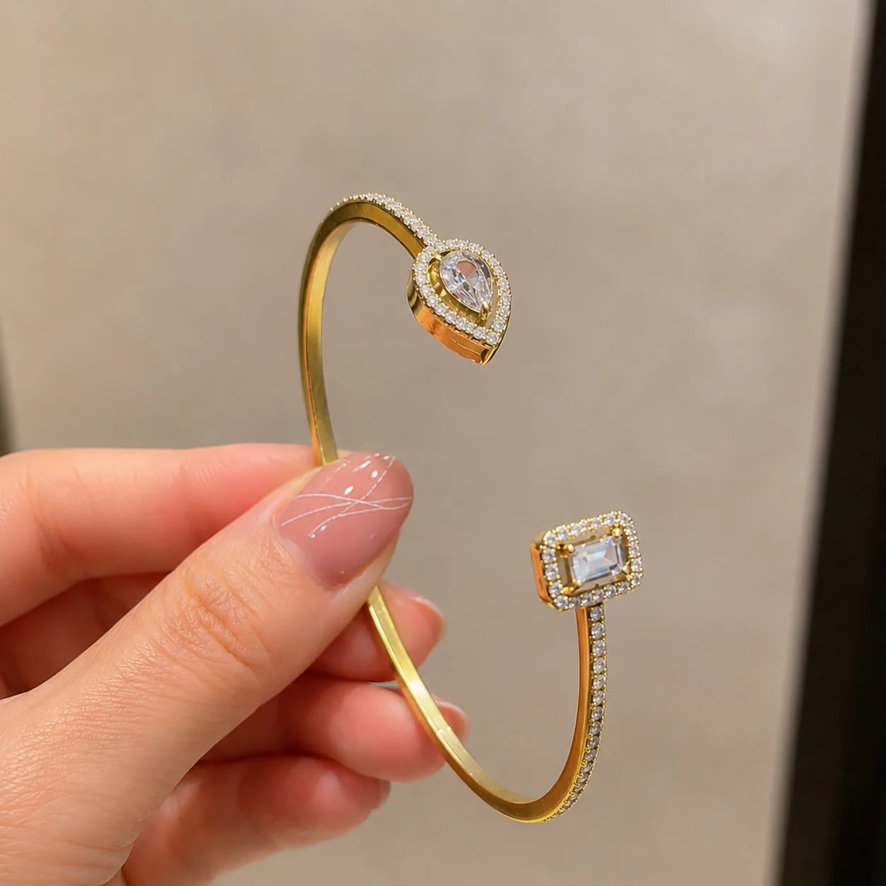 Royale — Bracelete de Presença Nobel